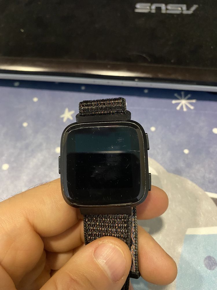 Fitbit Versa смарт часы