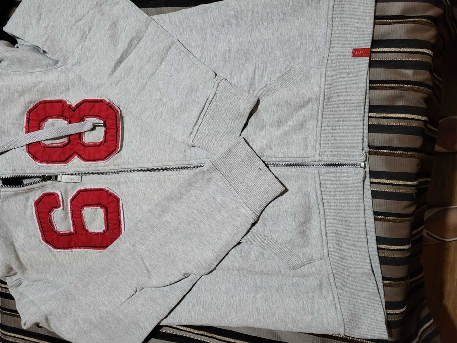 Sweatshirt/Casaco Cinza "Esprit" Com "68" aplicados na frente e Zip