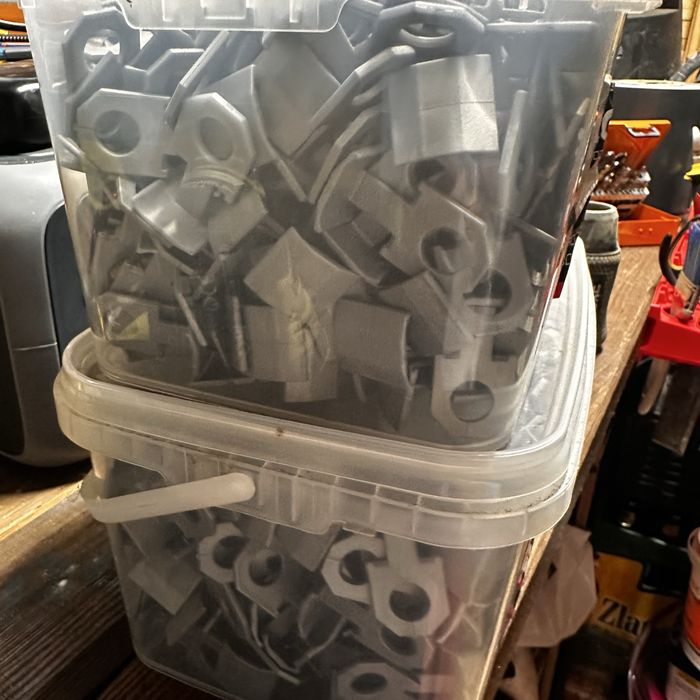 System poziomujacy kafelki płytki gres klipsy