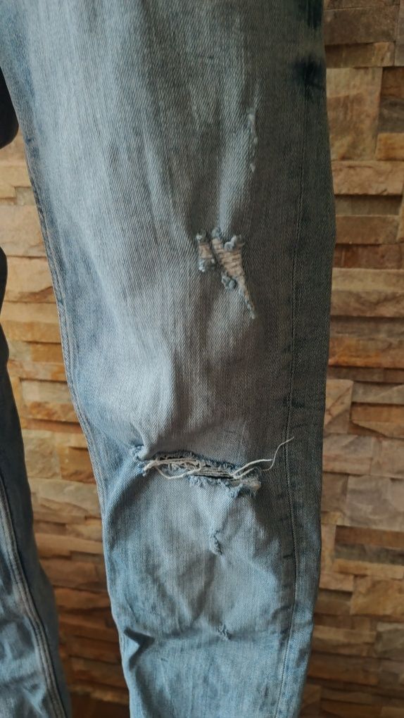 Spodnie jeans rurki przecierane rozmiar M . Zara
