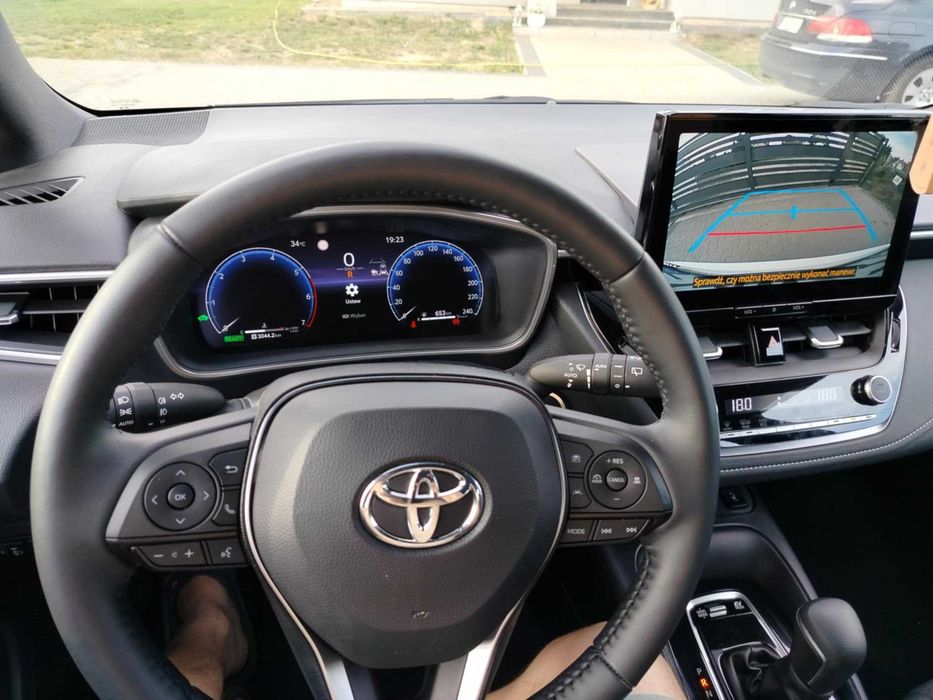 Wynajem Toyota Corolla hybryda automat kombi