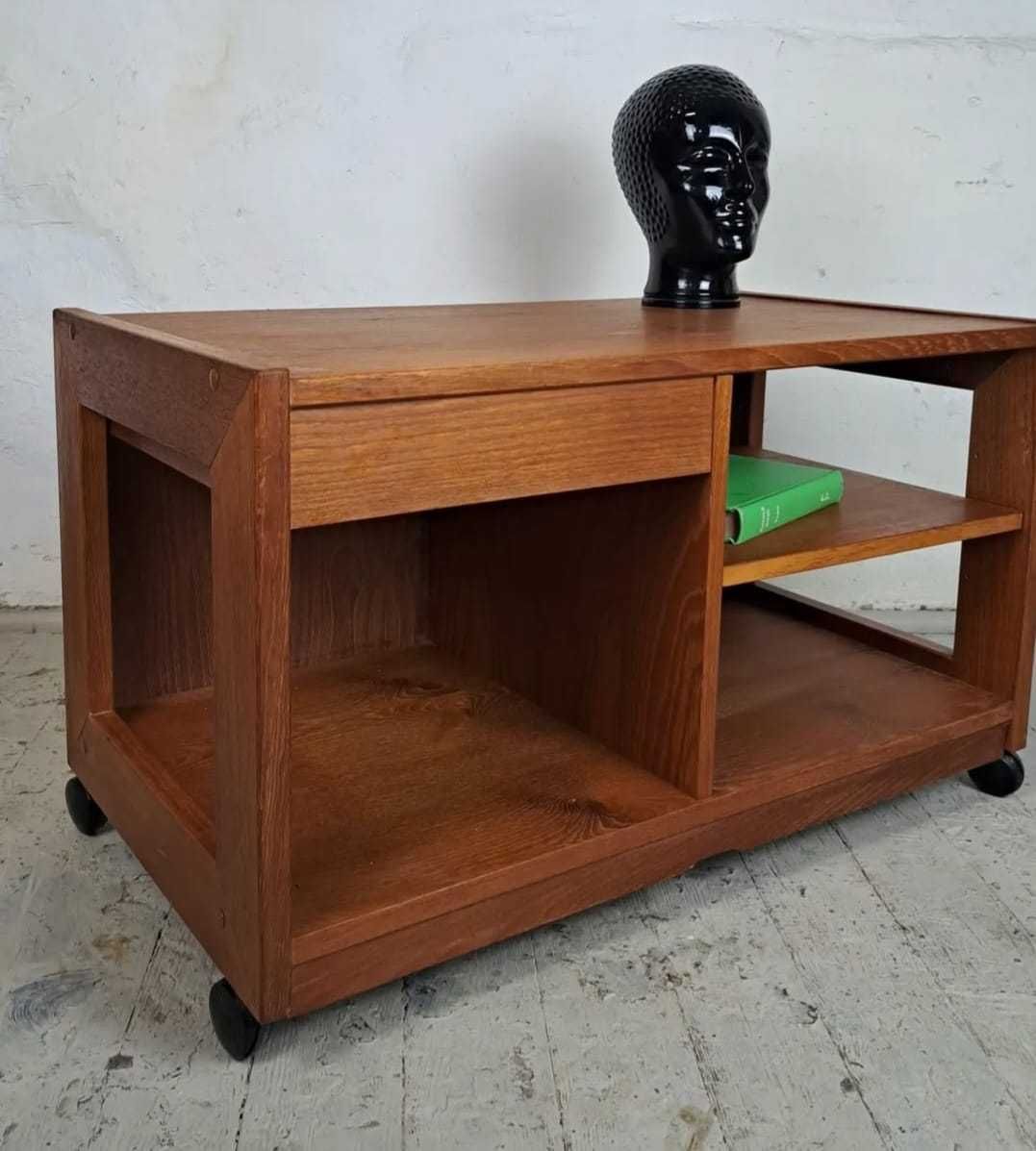 Szafka rtv duńska tekowa z lat 70. W stylu midmodern century.