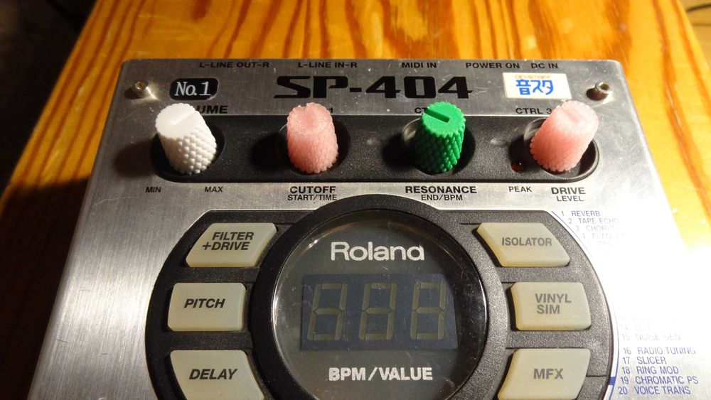 SP-404 Portable Linear Wave Sampler
