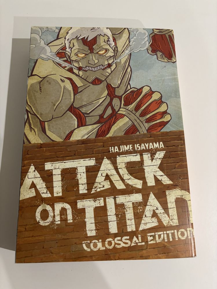BUNDLE: Mangá “Attack On Titan” - Colossal Ed. - Vol. 1, 2, 3 & 4