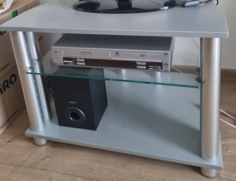 metalowy stolik pod telewizor