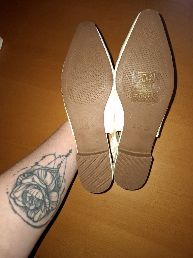 Białe buty
Ubrane raz . Lekkie