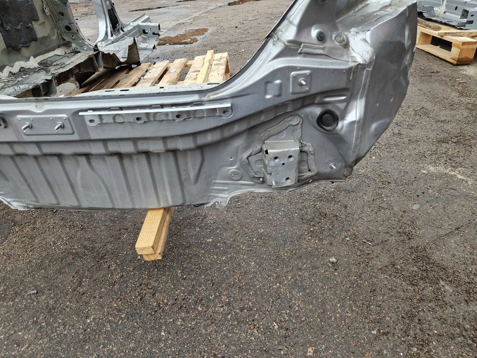 Полка корыти багажник задняя полка  Toyota Camry v70 2018 2022 2023