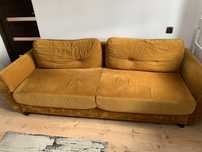 Musztardowa sofa BRW