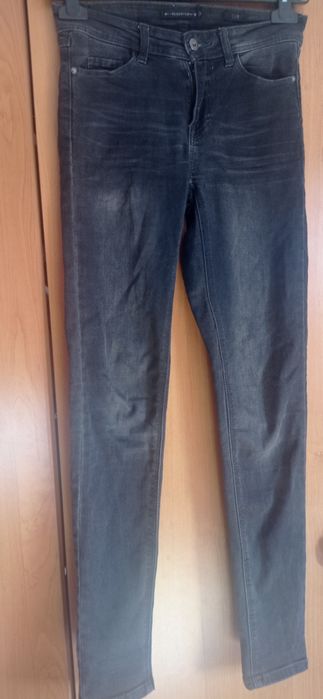 Spodnie jeansowe czarny grafit damskie Reserved