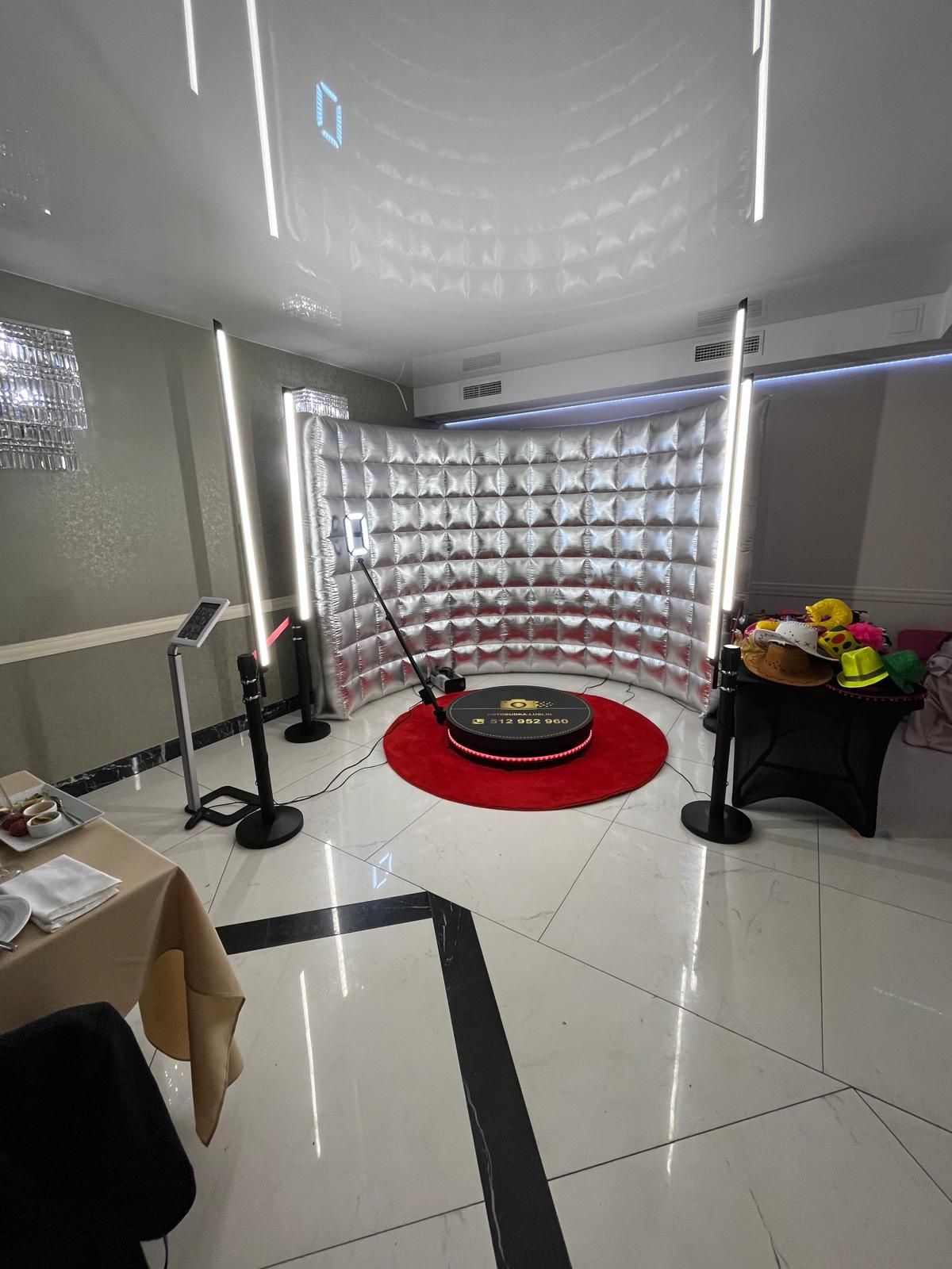 Wynajem fotobox fotobudka 360 fotolustro ciężki dym fontanna iskier