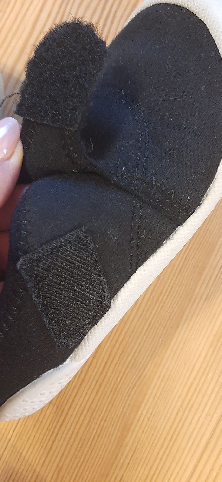 Buty rozm. 27 zapinane na rzep