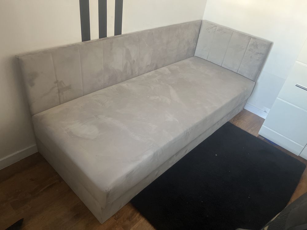 Łóżko tapczan tapicerowane z pluszu