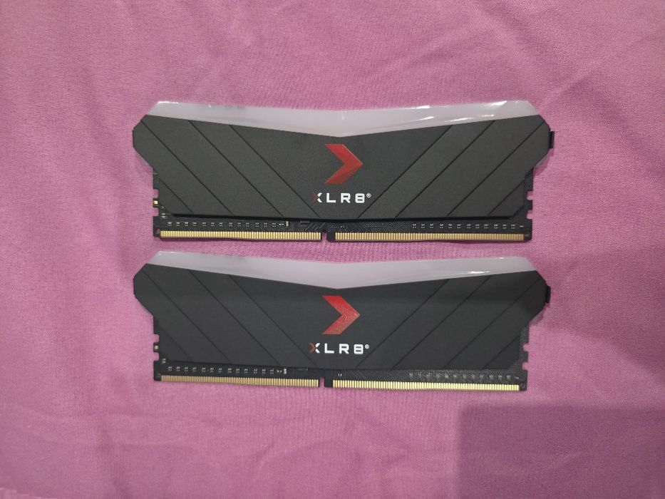 Memórias RAM PNY 16Gb (2x8Gb) 3200 MHz DDR4 RGB