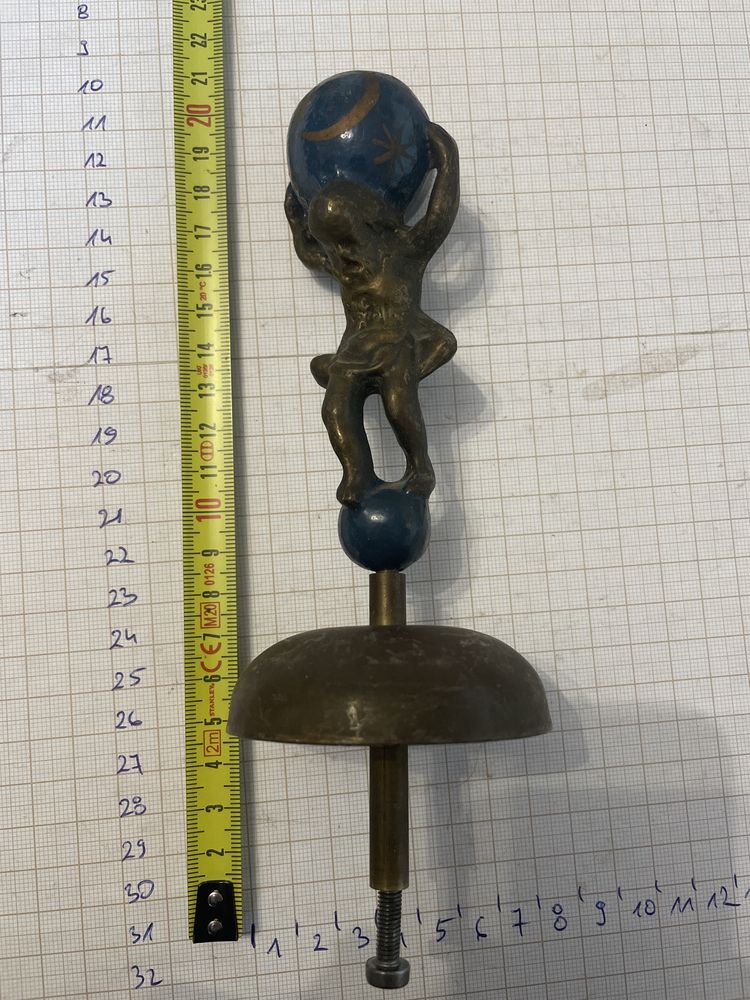 Atlas figura z dzwonkiem do zagara