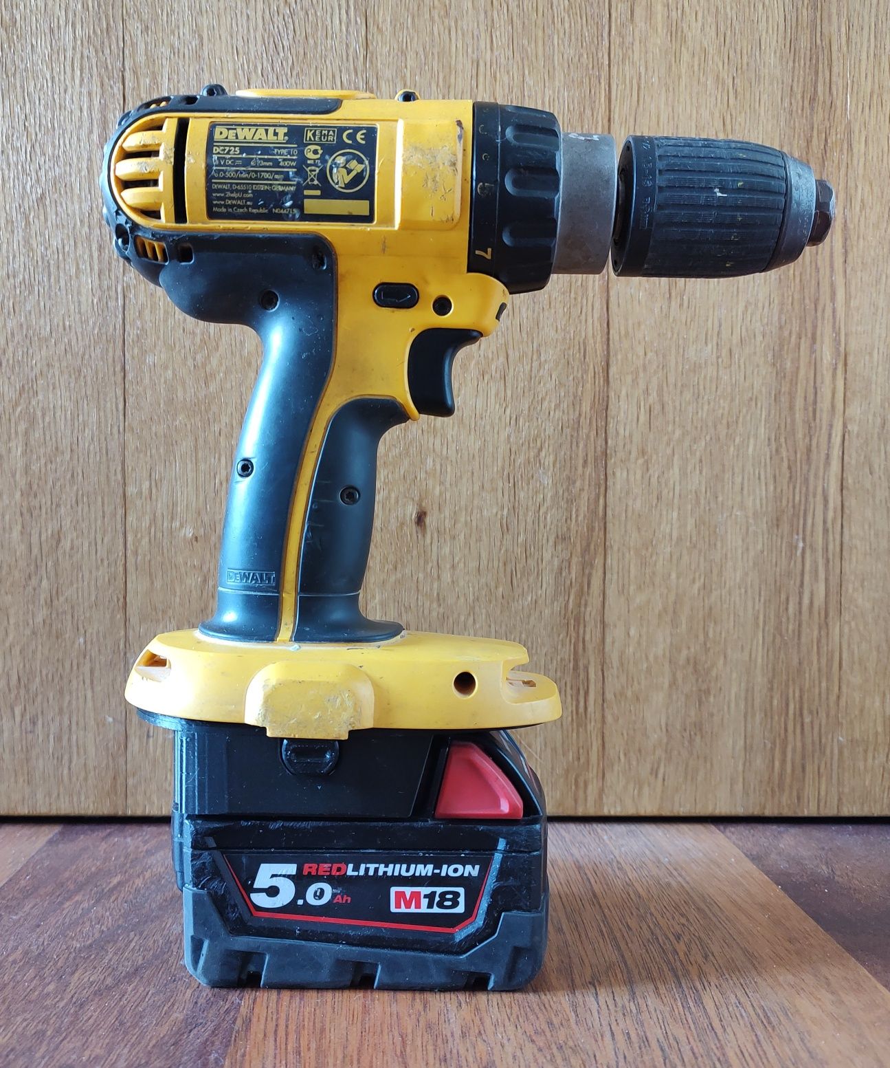 Adapter DeWalt stary Ni-Cd (XRP) na baterie Milwaukee M18