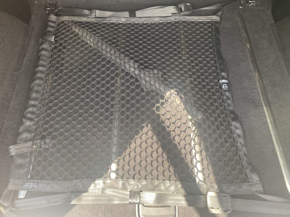Orginalna siatka do bagażnika Audi  A4