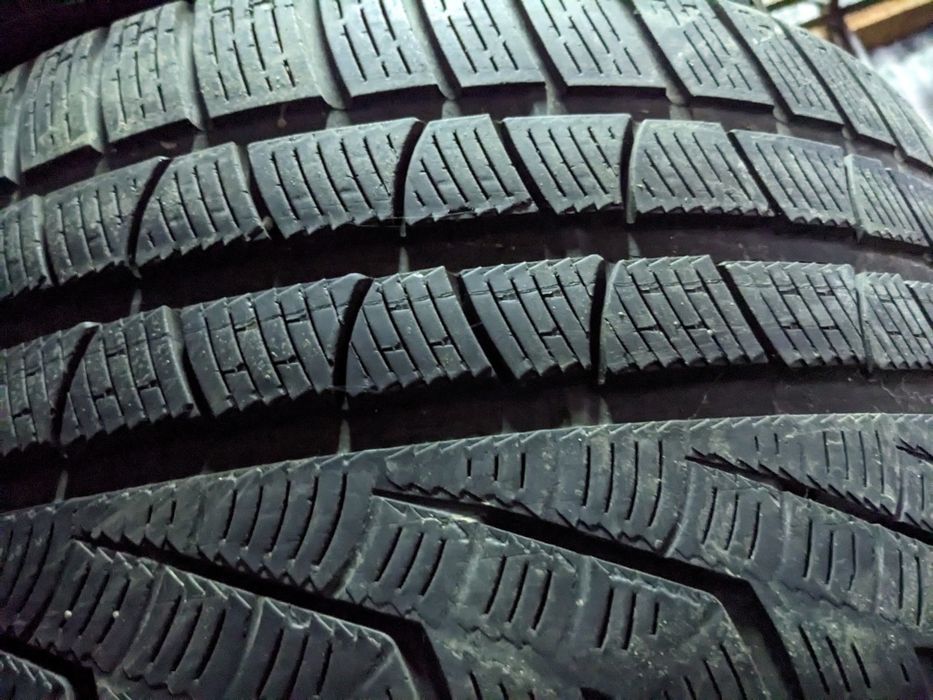 295/30R19 Pirelli