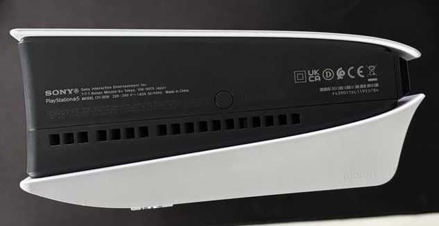 Sony PS5 z napędem blu-ray, 2 pady CFI-2016 z gwarancją do 29.11.2025