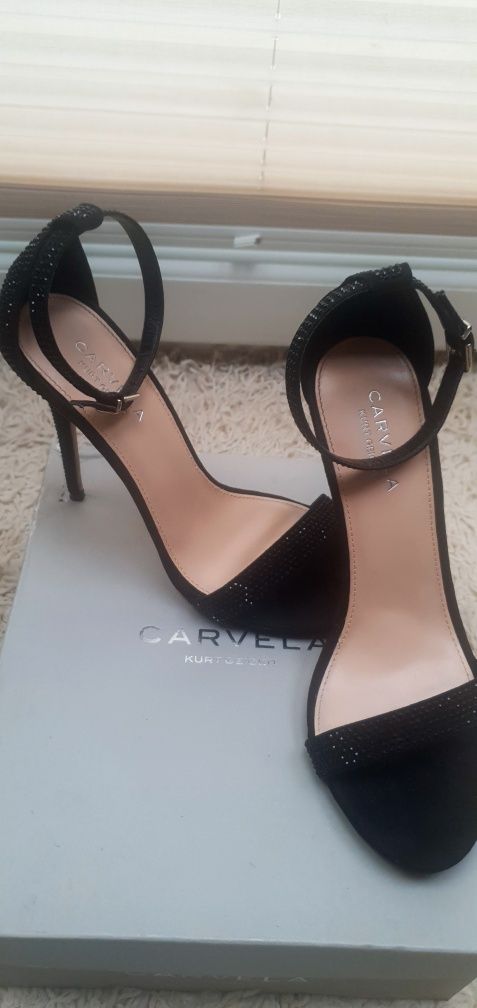 Szpilki Carvela NOWE Kurt Geiger r.39 czarne kryształki okazja