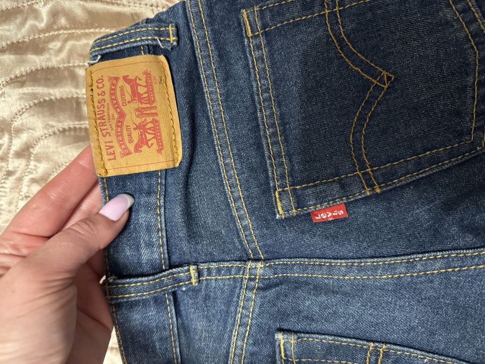 джинсовые шорты Levi's