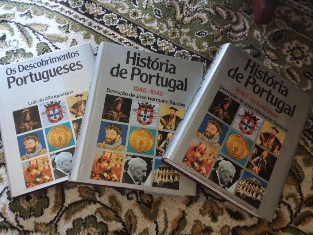 Enciclopédias e outros com encadernações de luxo