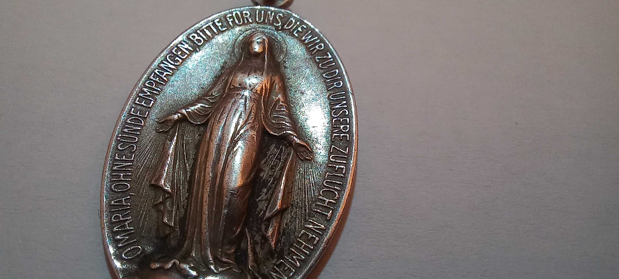 Zabytkowy medalion srebrno 825, widoczna data 1830r.