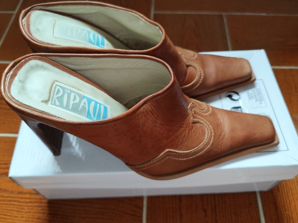 Sapatos em pele, marca Ripa