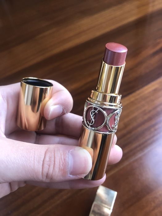 Batom Yves Saint Laurent novo