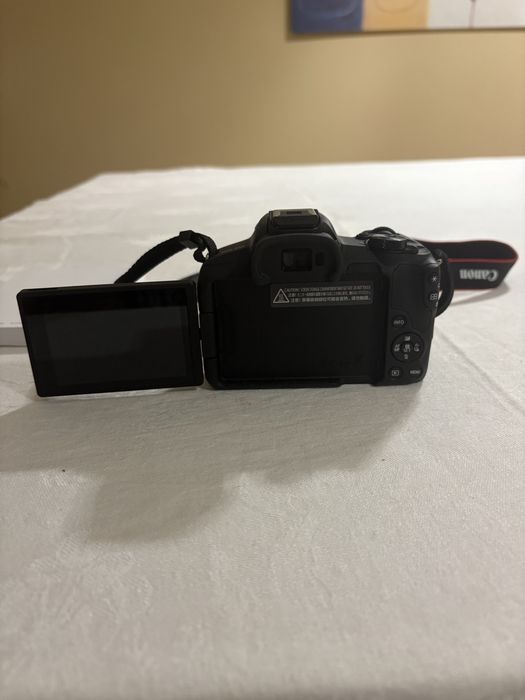 Canon EOS R50 + objetiva RF-S 18-45 mm — como nova (usada 2x)