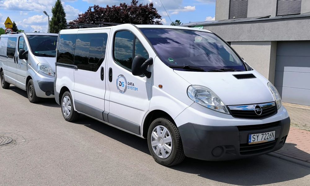 Opel Vivaro Opel Vivaro 9 osobowy. 100% sprawny.