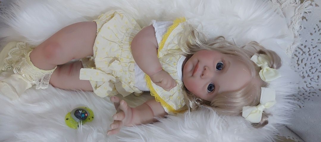 Bebe Reborn realista menina 60 cm cabelo loiro comprido