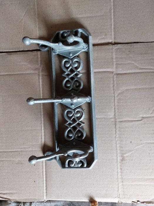 Продам алюминиеваю статуэтку петуха