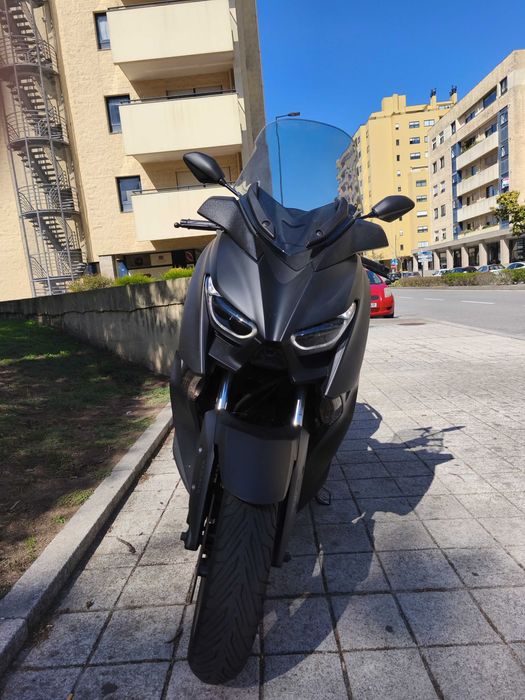 YAMAHA XMAX 300  de 2023, apenas com 11.045 Kms