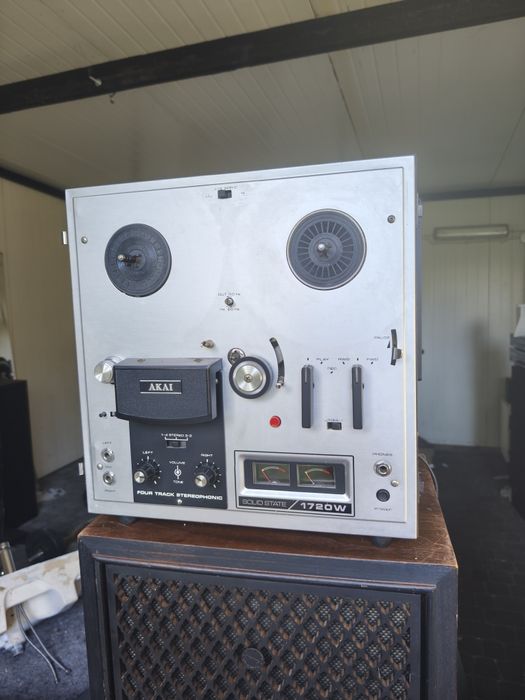 Akai magnetofon szpulowy model 1720 w sprawny
