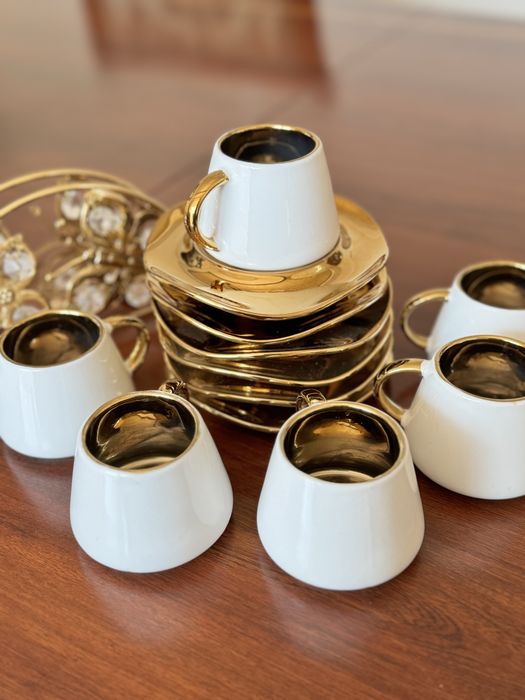 Zestaw filizanek glamour zlote i serwetnik