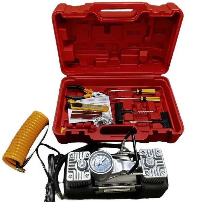 Двухпоршневой компрессор автомобильный  в кейсе с набором для ремонта