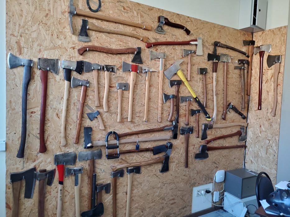 Топор, сокира в асортименті.