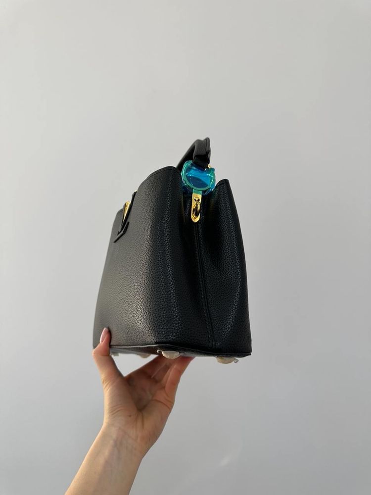 Torebka Louis Vuitton Capucines Black/Gold