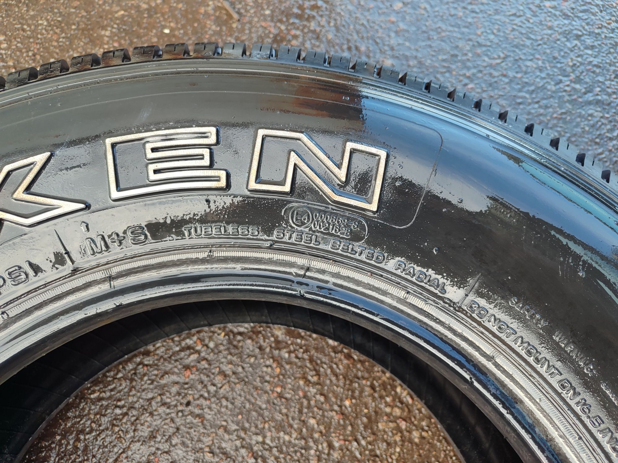 Nexen radial A/T 245.75r16