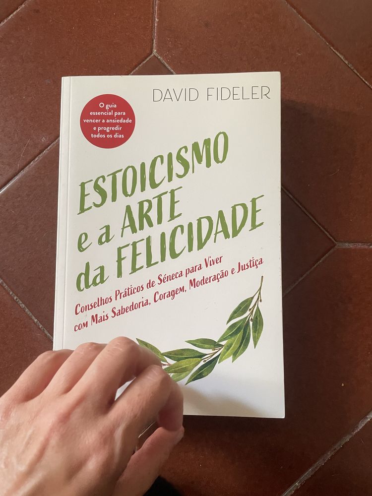 Livro Estoicismo e a arte da felicidade