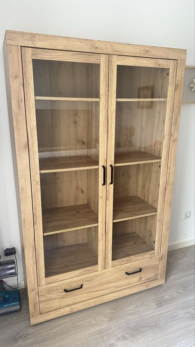 Vitrine/Armário de Madeira com Portas de Vidro e Gavetão