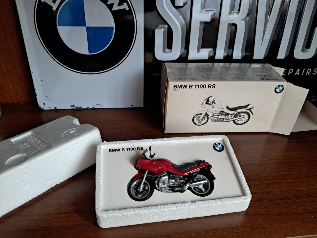 BMW R1100 Rs 1:24 model motocykla