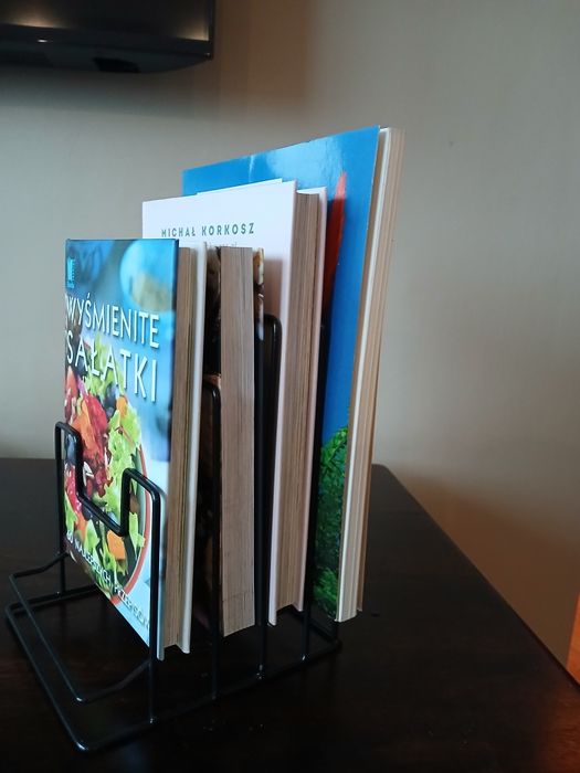 Metalowy stojak na deski do krojenia