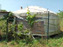 tenda yurt com seis metros de diâmetro