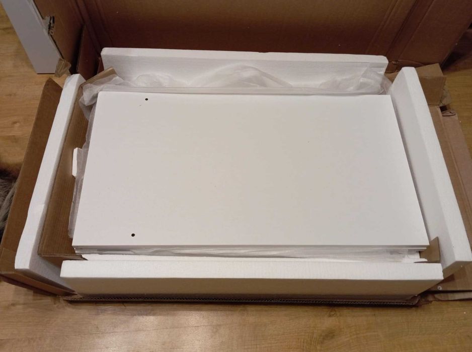 Wyspa kuchenna na kółkach z półką i szafką