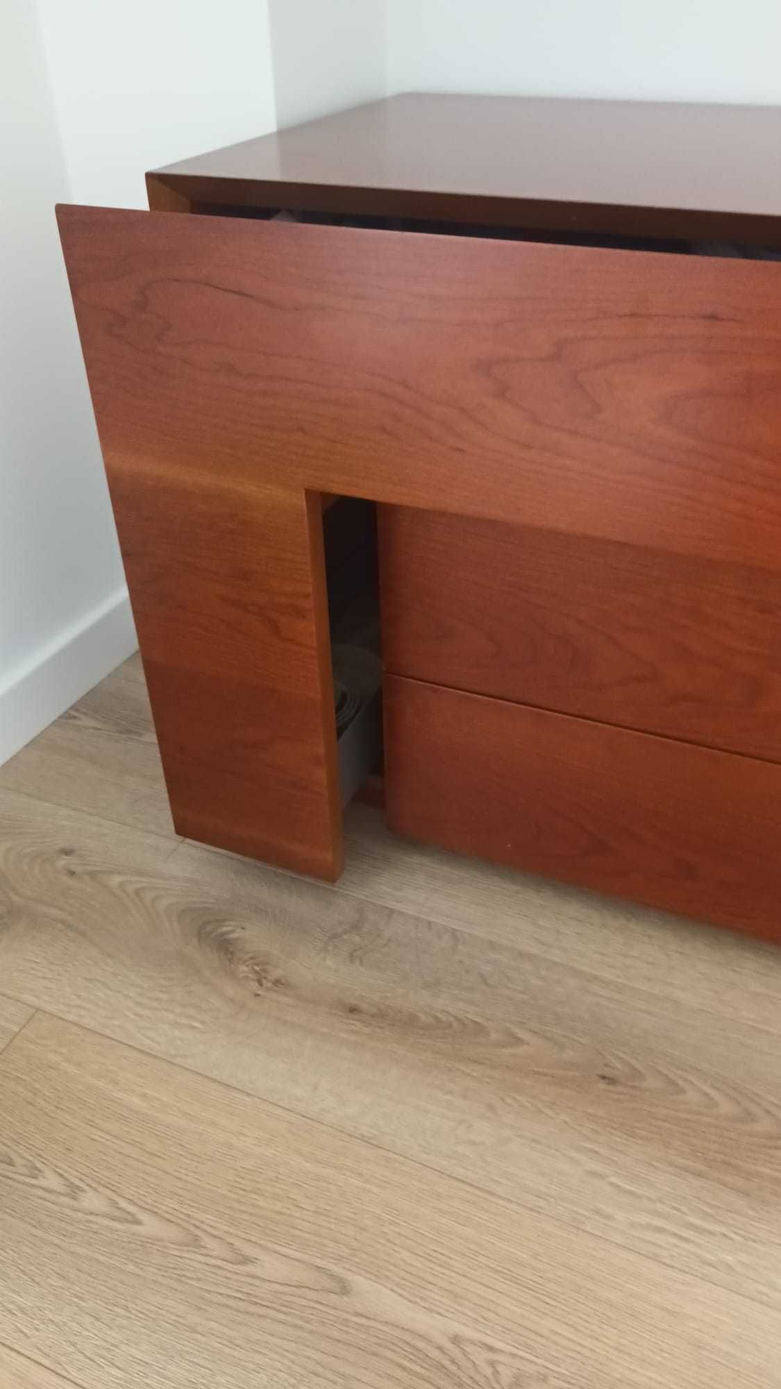 Comoda em cerejeira maciça e Wengue + mesa de cabeceira