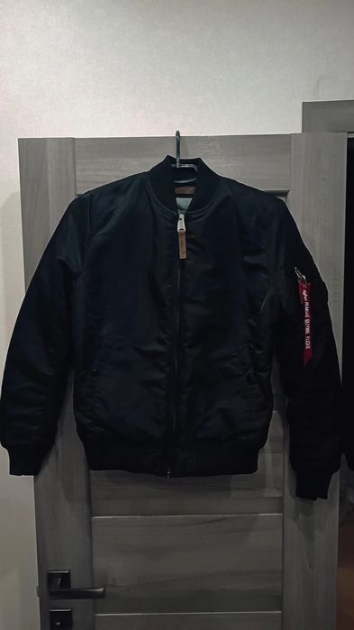 Продам бомбер альфа индустир