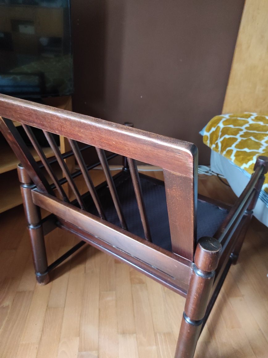 Drewniany niski fotel/krzesło