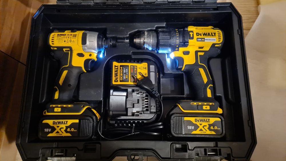 Zestaw dewalt zakretarka , wkretarka udarowa