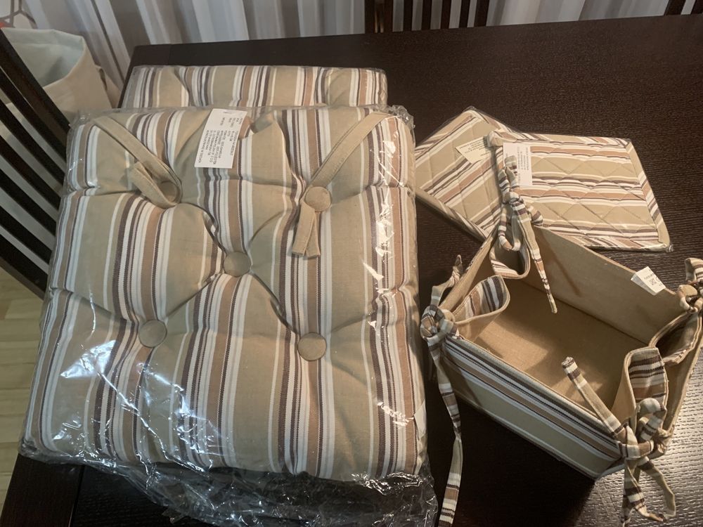 Poduszka na krzesło x2, łapkax2, koszyczek na chleb,  styl IKEA